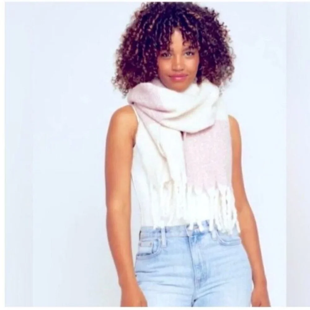 Gentle Fawn Huntington Fringed Scarf Pale Pink Off White Plaid Womens 65x15 NWT
